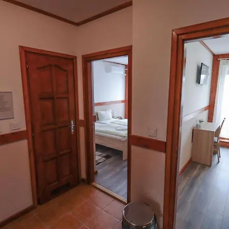 Vadkacsa Panzio Bed & Breakfast Balatonkenese